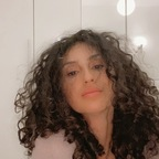 bea_curly Profile Picture